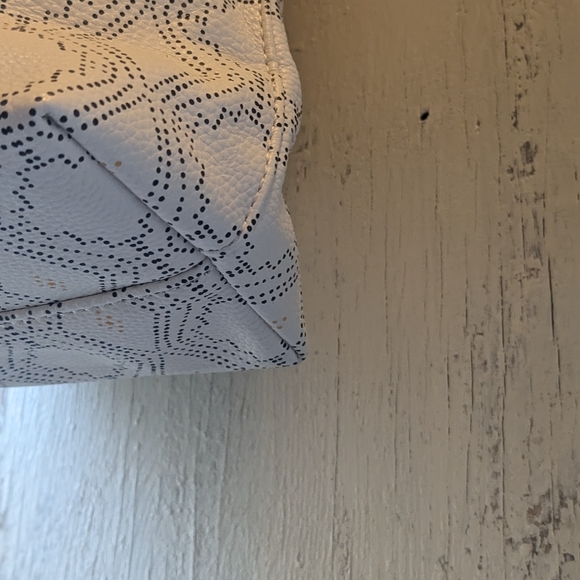 Thirty-One All Around Town Tote Printed Faux Leather with Gold Embroidered R - Picture 9 of 10